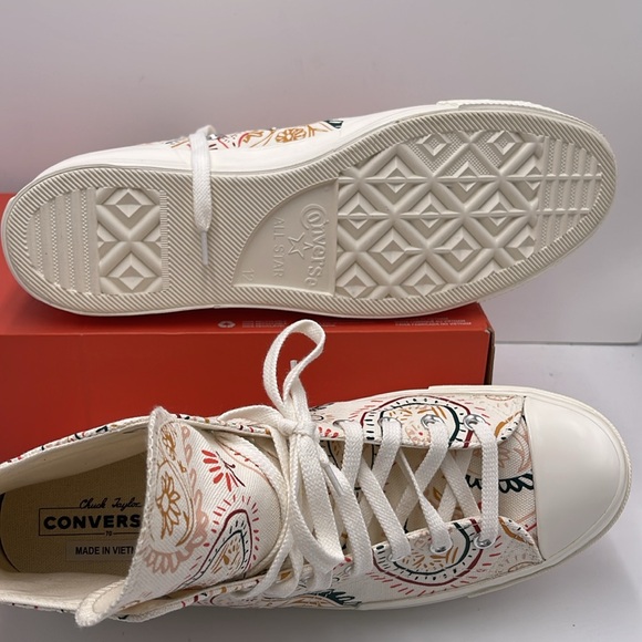 Converse Men’s High-Top Sneakers Platforms A08172C
CHUCK 70 PLUS HI
EGRET/BLPINK - Picture 3 of 16